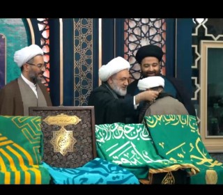  آیین غبارروبی مضجع شریف ابن الجواد حضرت موسی مبرقع علیه السلام بمناسبت رحلت آن حضرت با حضور خادمین اعتاب مقدسه